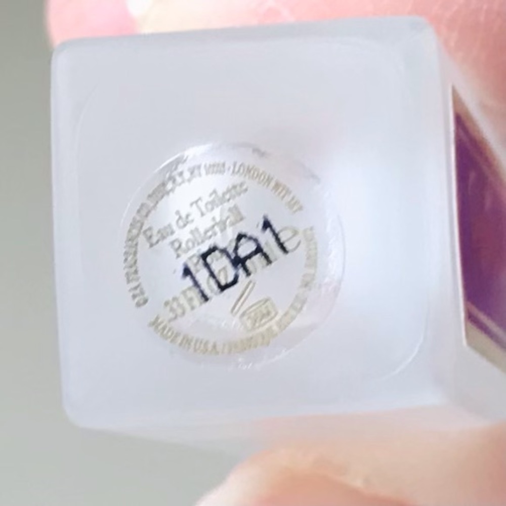 🆕🔥JUICY COUTURE (PRETTY IN PURPLE)PERFUME ROLLER BALL SMELLS REALLY GOOD NWT! - Picture 9 of 10